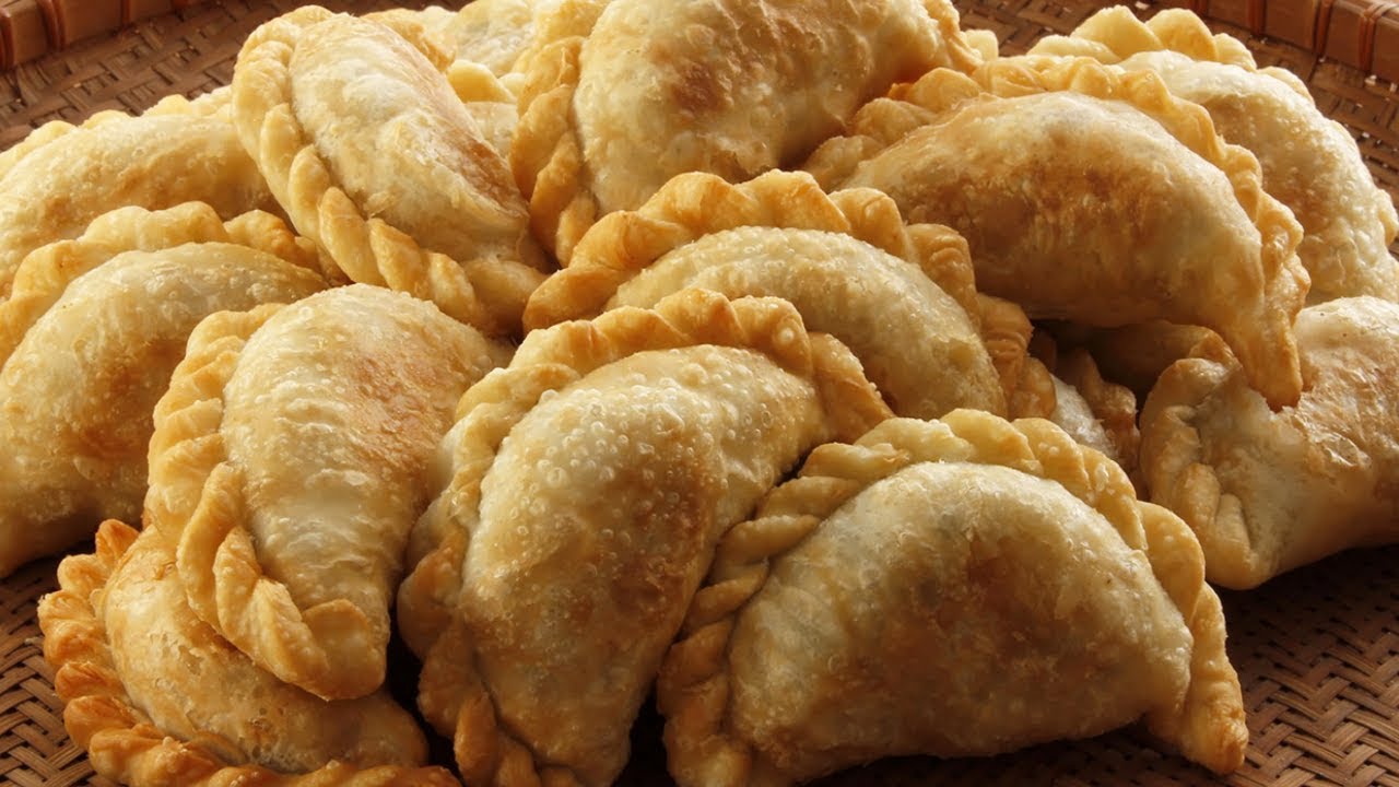 Bánh empanadas tucumanas có hình dáng rất giống bánh gối